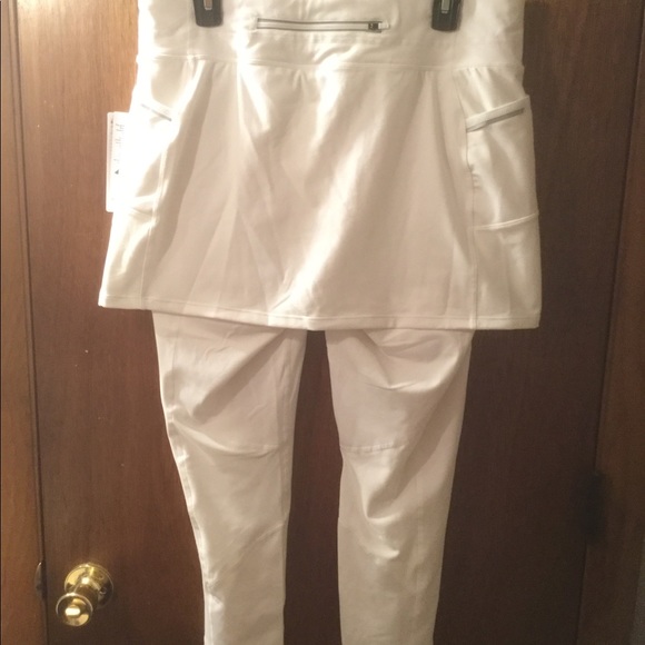 Sold*******Athleta Be Free 2 in 1 Capri - Picture 4 of 6